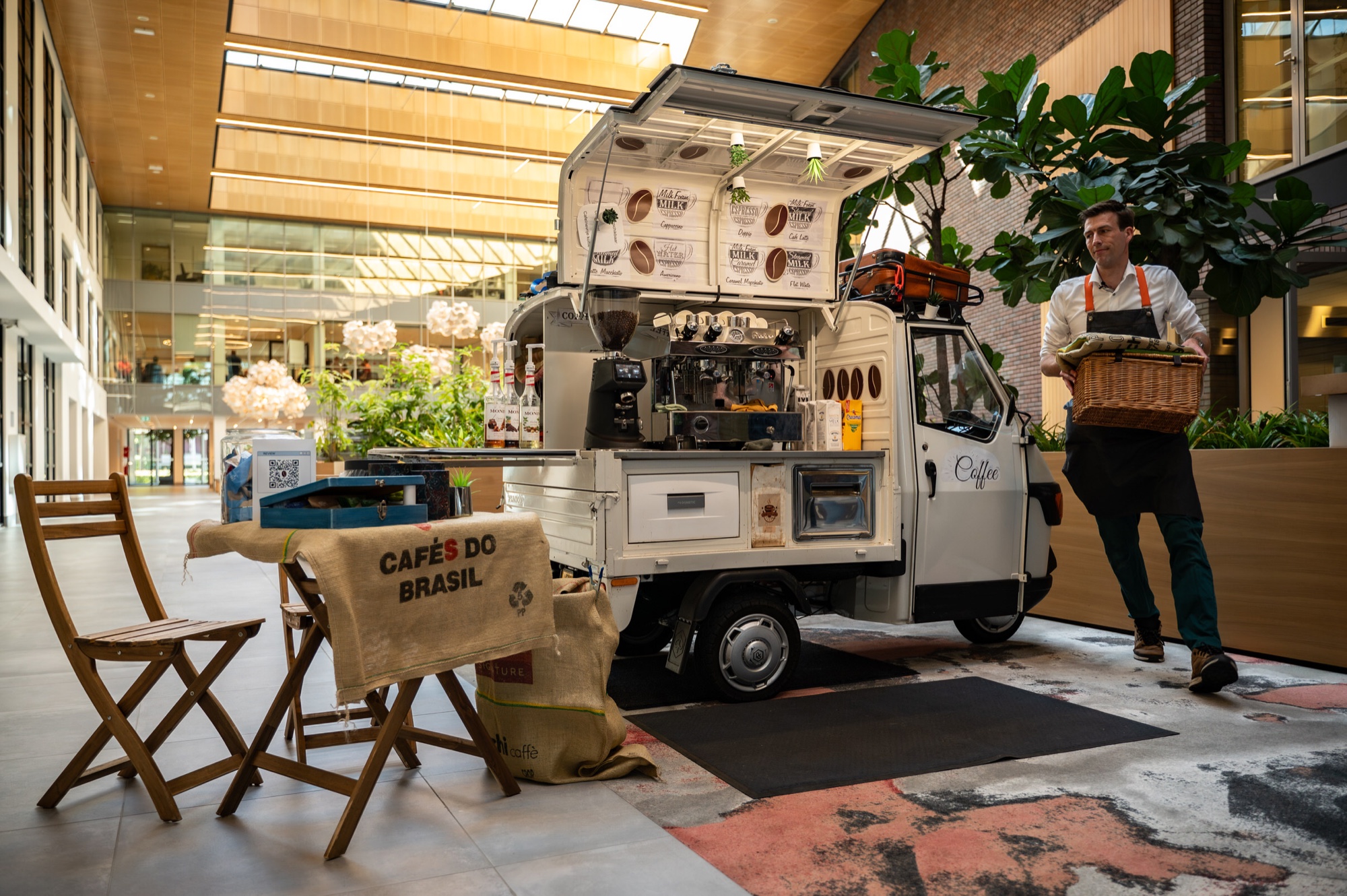 Coffee on Wheels: event branding & content